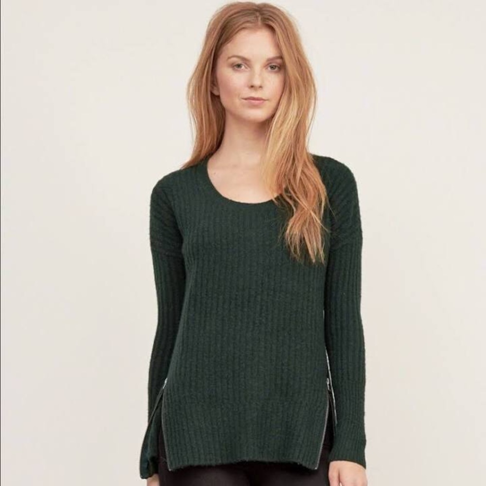 Emerald ribbed zipper sweater never been worn